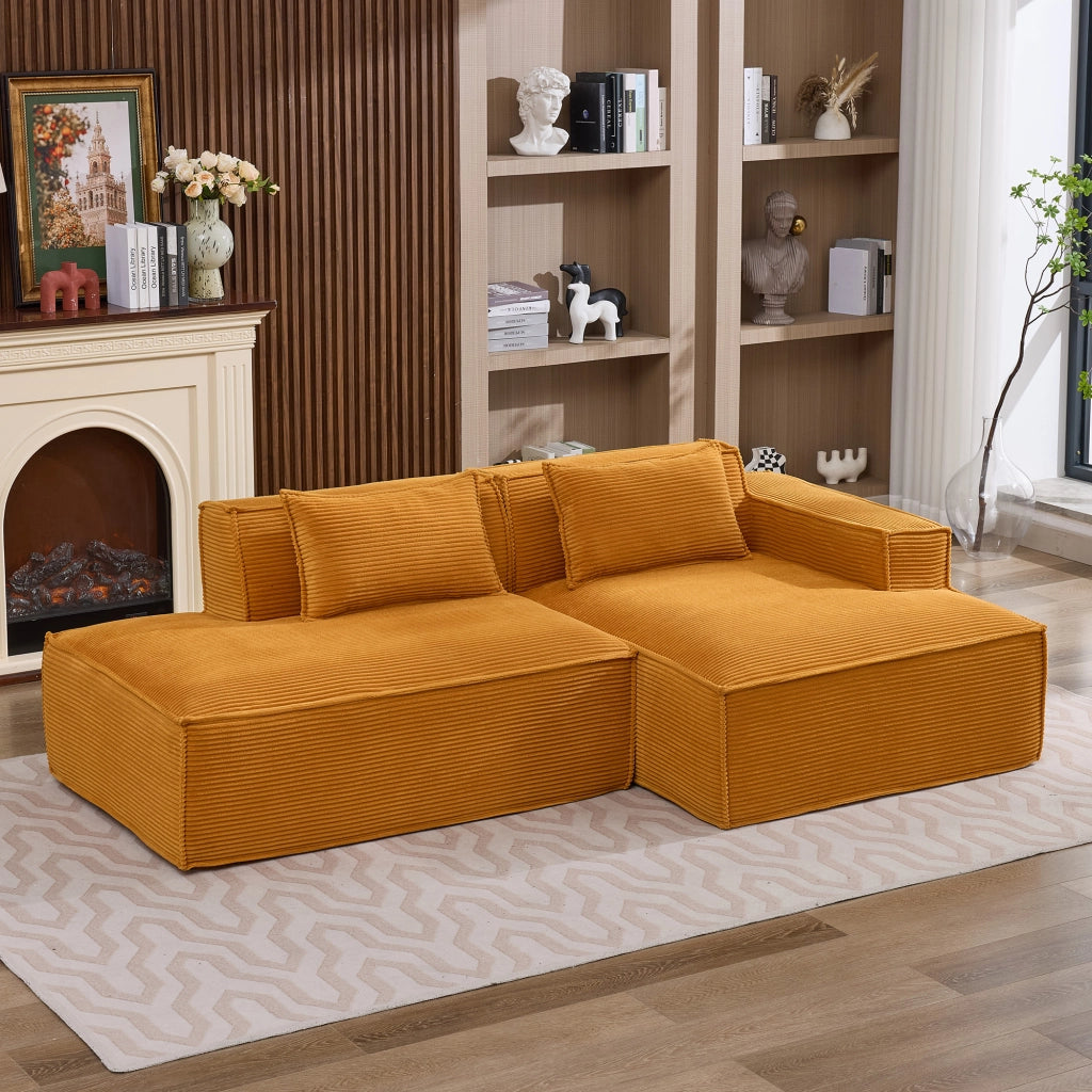 Divano compatto con cuscini e seduta elastica in poliestere giallo senape per salotto piccolo casa e ufficio 235 cm