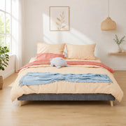 Letto matrimoniale 160x200 cm grigio in tessuto e metallo, design geometrico, rete a doghe, montaggio semplice