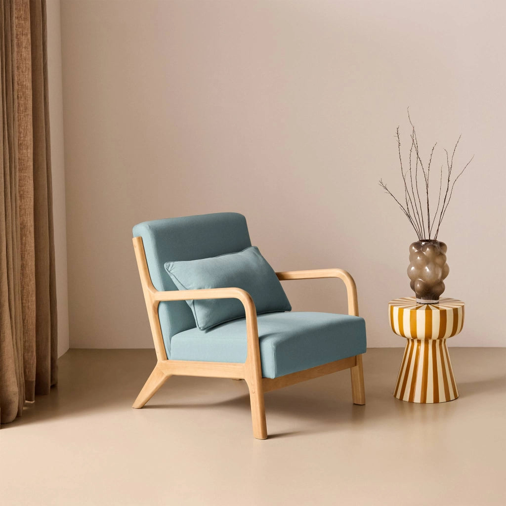 Poltrona scandinava in legno e tessuto con braccioli, blu
