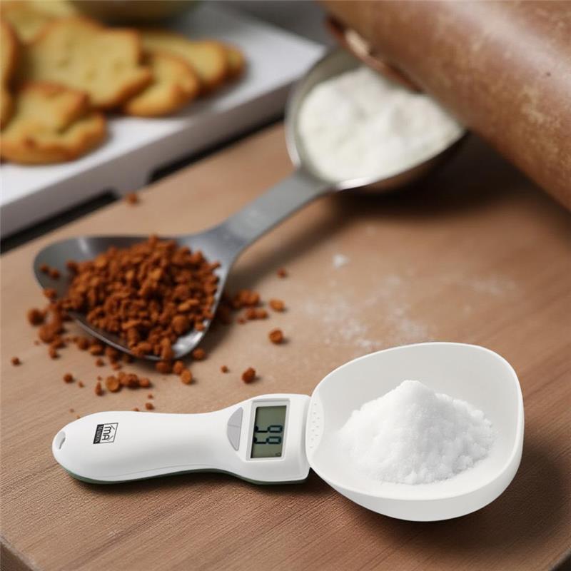 MA MAISON 1 CUCCHIAIO DIGITALE PESA ALIMENTI IN PLASTICA PESO MASSIMO 1 KG CON MANICO COMODO E LEGGERO COLORI ASSORTITI