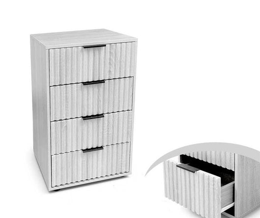 COMODINO IN LEGNO CON 4 CASSETTI STILE RIGATO E  MANIGLIE 50X40X83 CM COLORE BIANCO IN TRUCIOLARE E MELAMINICO