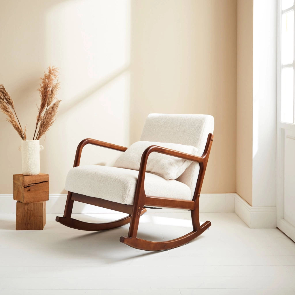 Poltrona a dondolo scandinava in legno e tessuto bouclé, crema