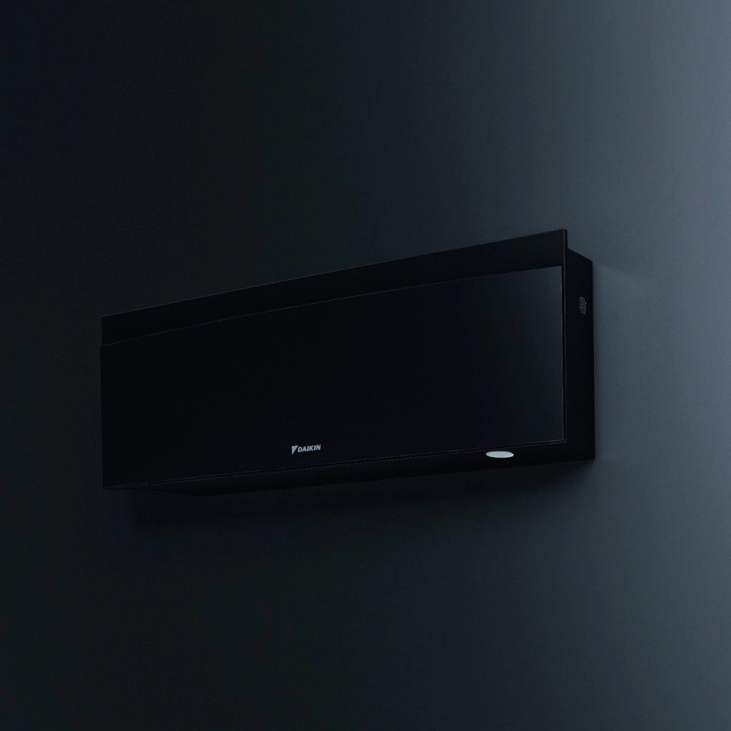 Unità Interna a Parete Daikin Bluevolution serie EMURA BLACK III 7000 Btu FTXJ20AB R-32 Wi-Fi Integrato Colore Nero