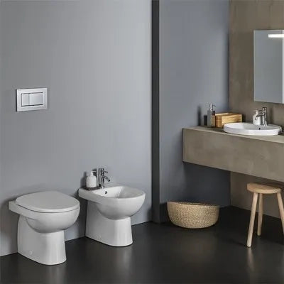 Sanitari filomuro Geberit con scarico universale e copriwc  Selnova