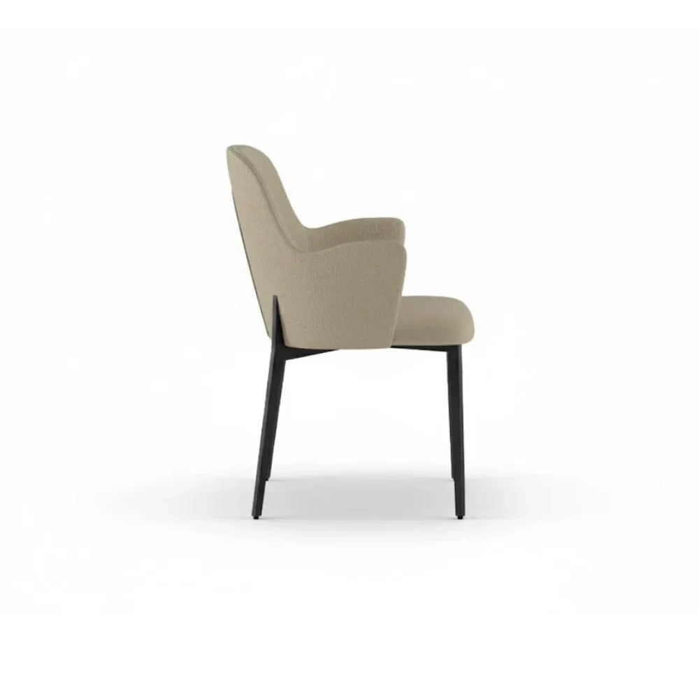 Set di 4 sedie da pranzo imbottite in tessuto beige Flow con struttura in metallo facili da pulire | Duzzle
