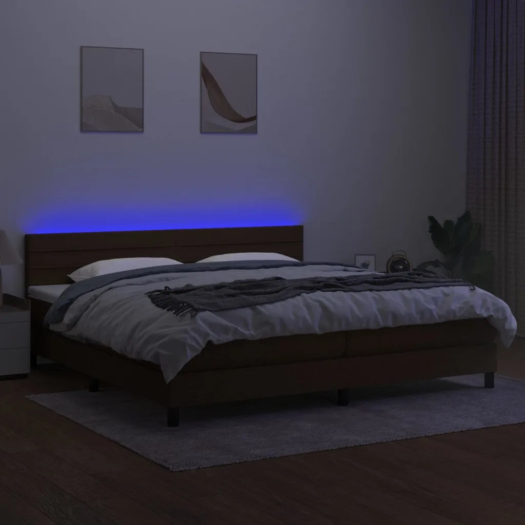 Letto a Molle Materasso e LED MarroneScuro 200x200cm in Tessuto 3133264