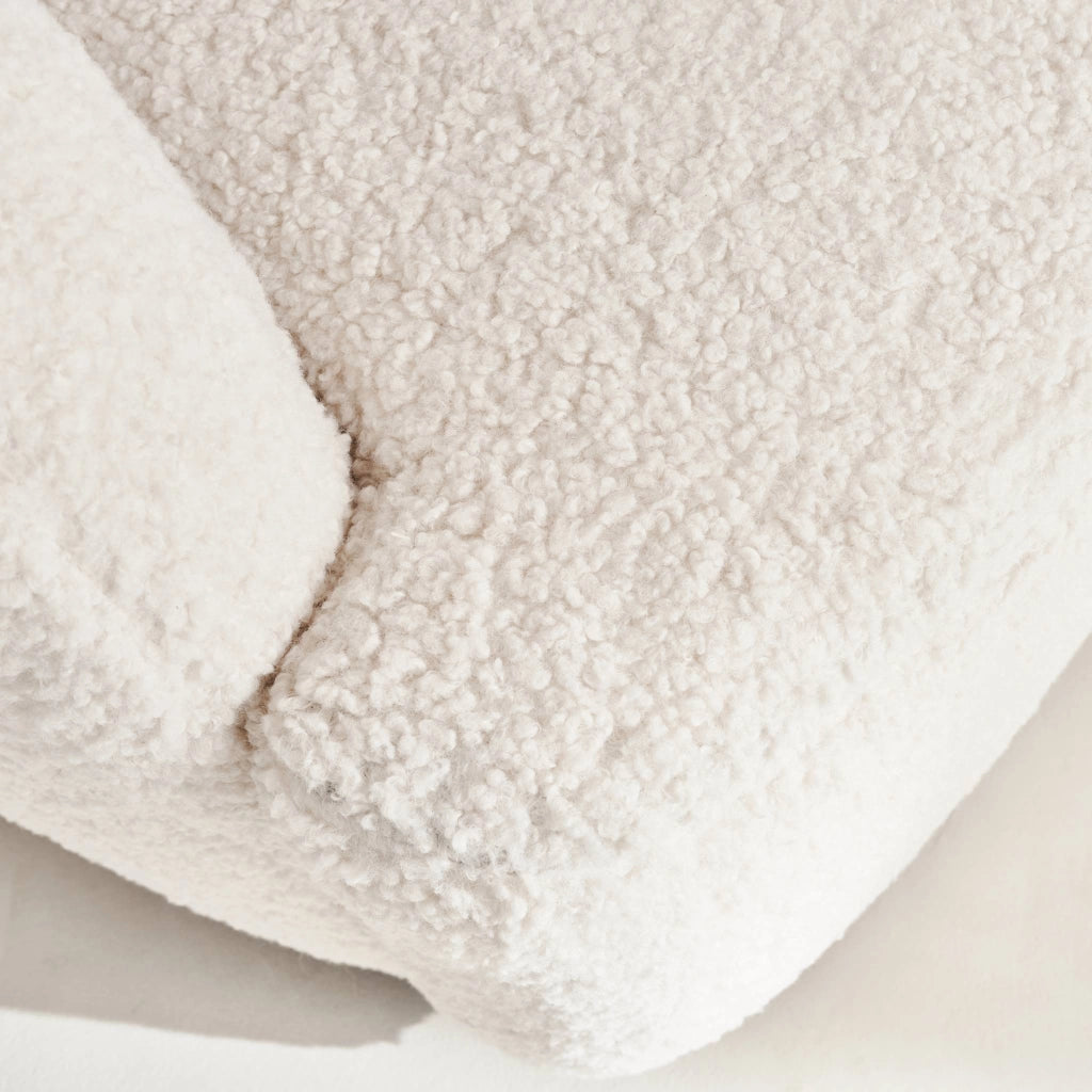 Poltrona girevole 360º in metallo e bouclé, crema