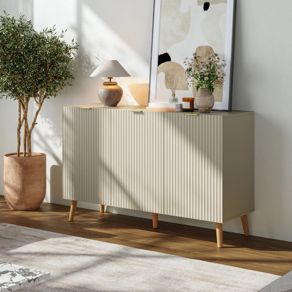 Credenza Nand Madia con 3 Ante Scanalate 120x40x76 cm color Sabbia [en.casa]