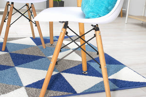 Sedia Valora OSAKA bianca con gambe naturali, design ergonomico x4