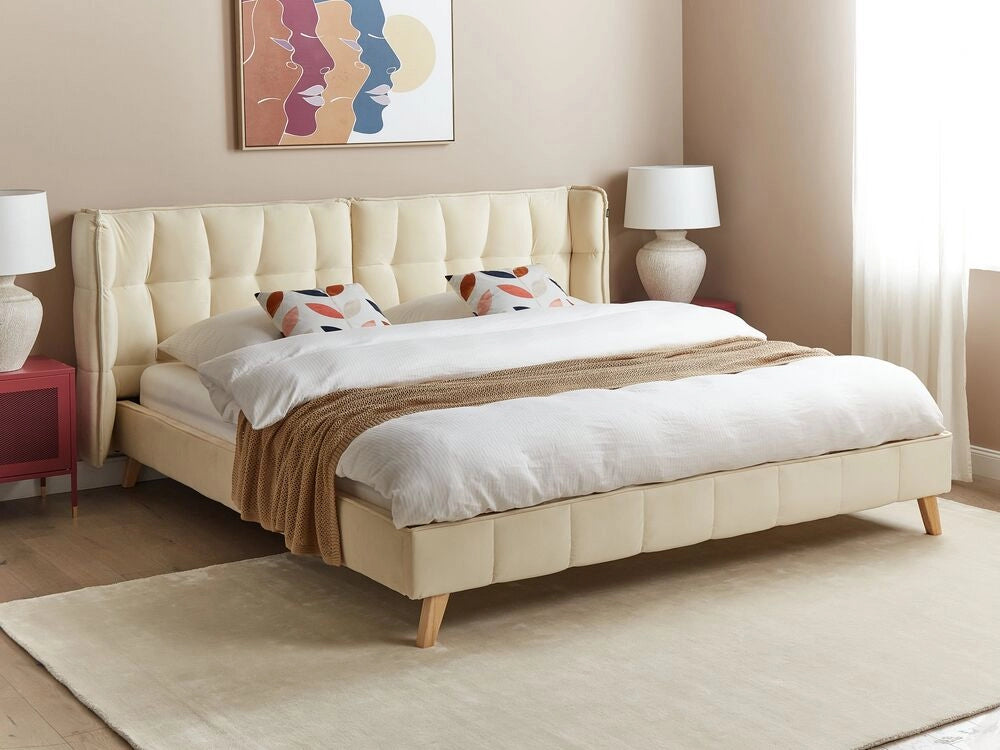 Letto Tappezzeria trapuntata in velluto beige Gambe in legno chiaro 180 x 200 cm a doghe con testiera regolabile Wingback