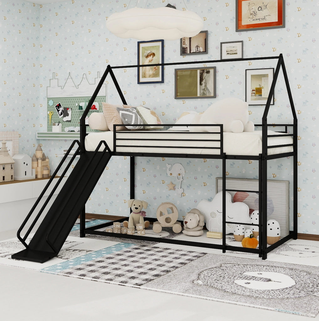 Letto a castello in metallo nero con scivolo