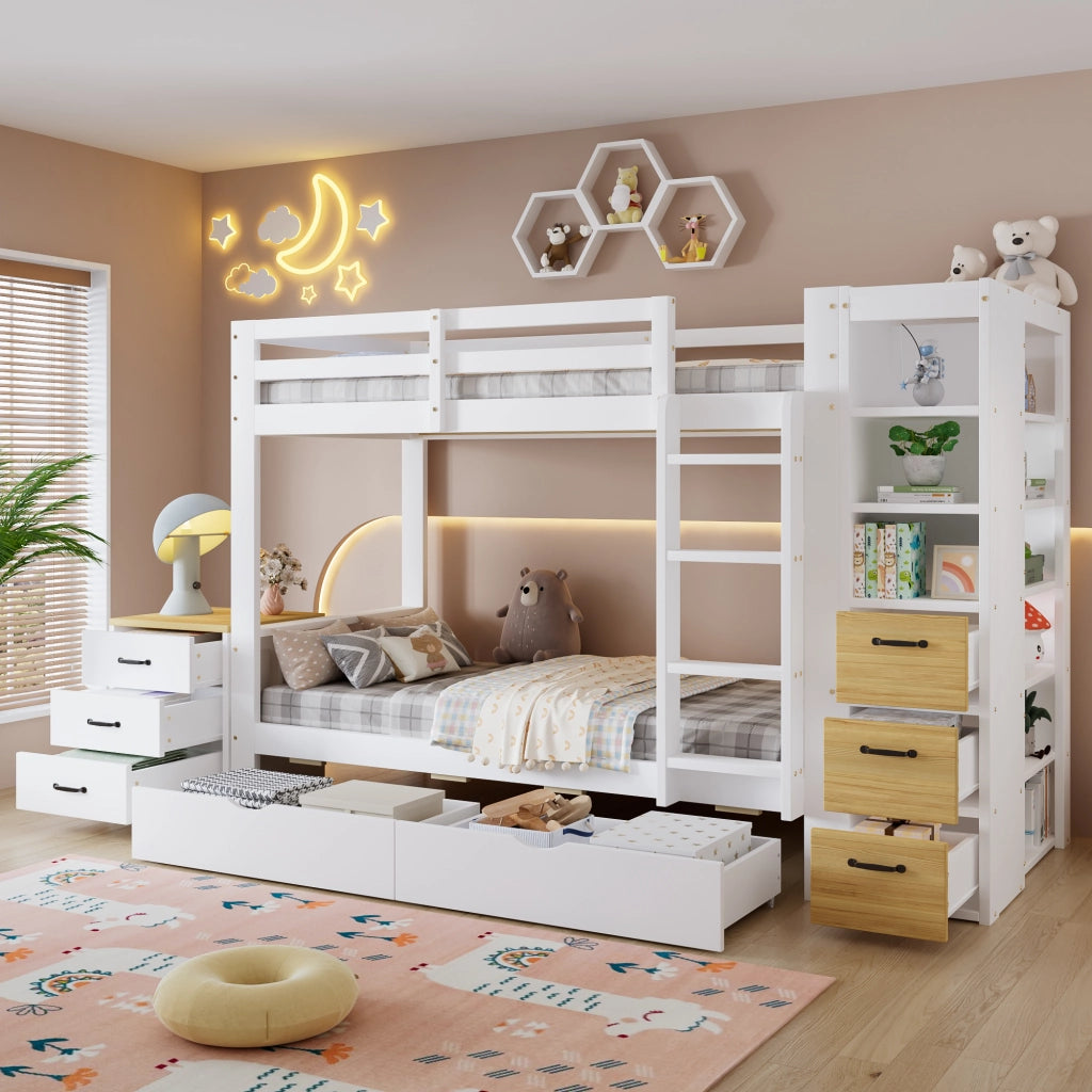 Letto a castello 90x200 cm in legno con 2 cassetti; ripiani laterali e comodino; bianco naturale