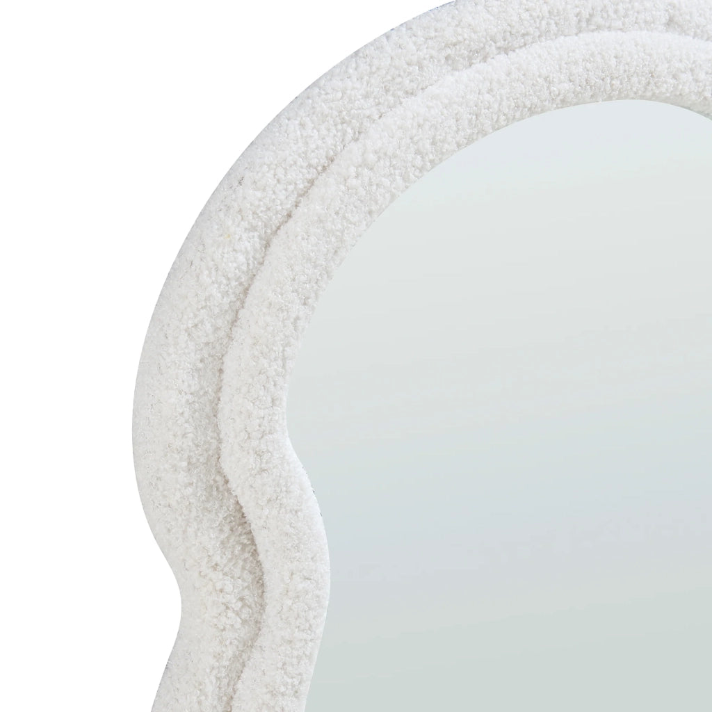 Specchio decorativo moderno da parete con cornice in tessuto felpato 80 x 60 cm bianco 03_0010175