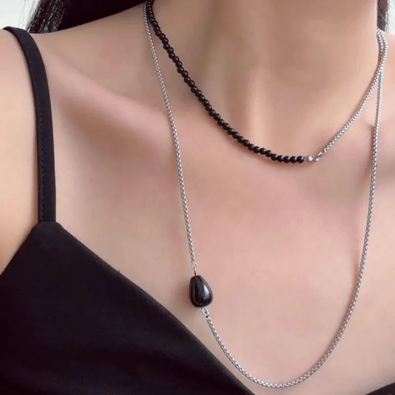 Collana patchwork di perle nere fatta a mano, regalo di Natale o di compleanno.