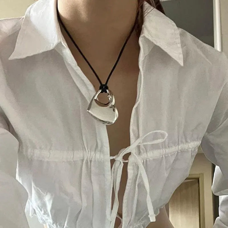 Collana con ciondolo a forma di cuore in argento e corda nera, realizzata a mano, regalo di Natale o compleanno.