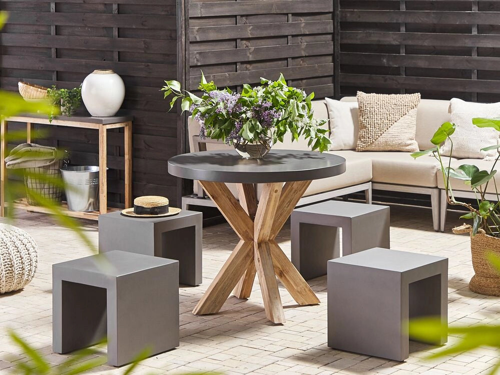 Set da Giardino con Tavolo Rotondo in Legno e 4 Sgabelli in Cemento Grigio