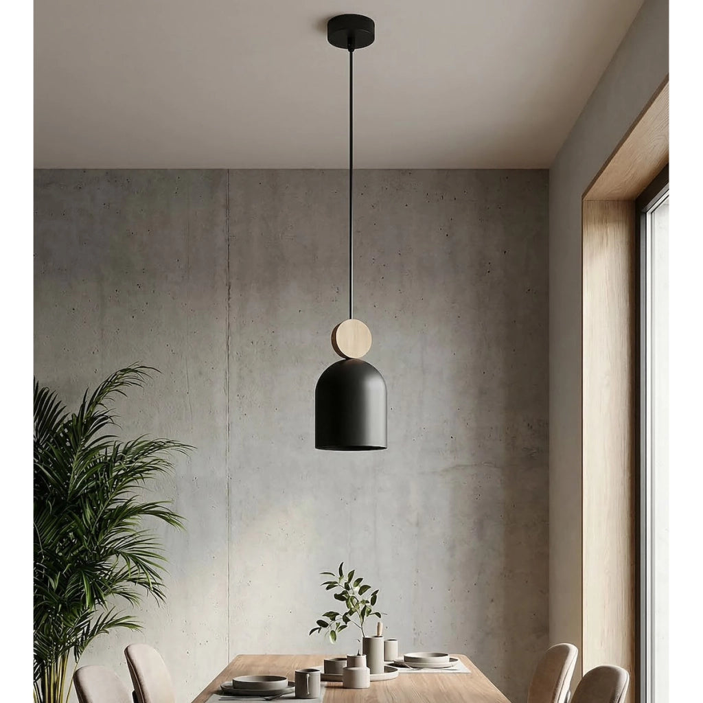 Lampada a sospensione Mesi in acciaio nero opaco e legno