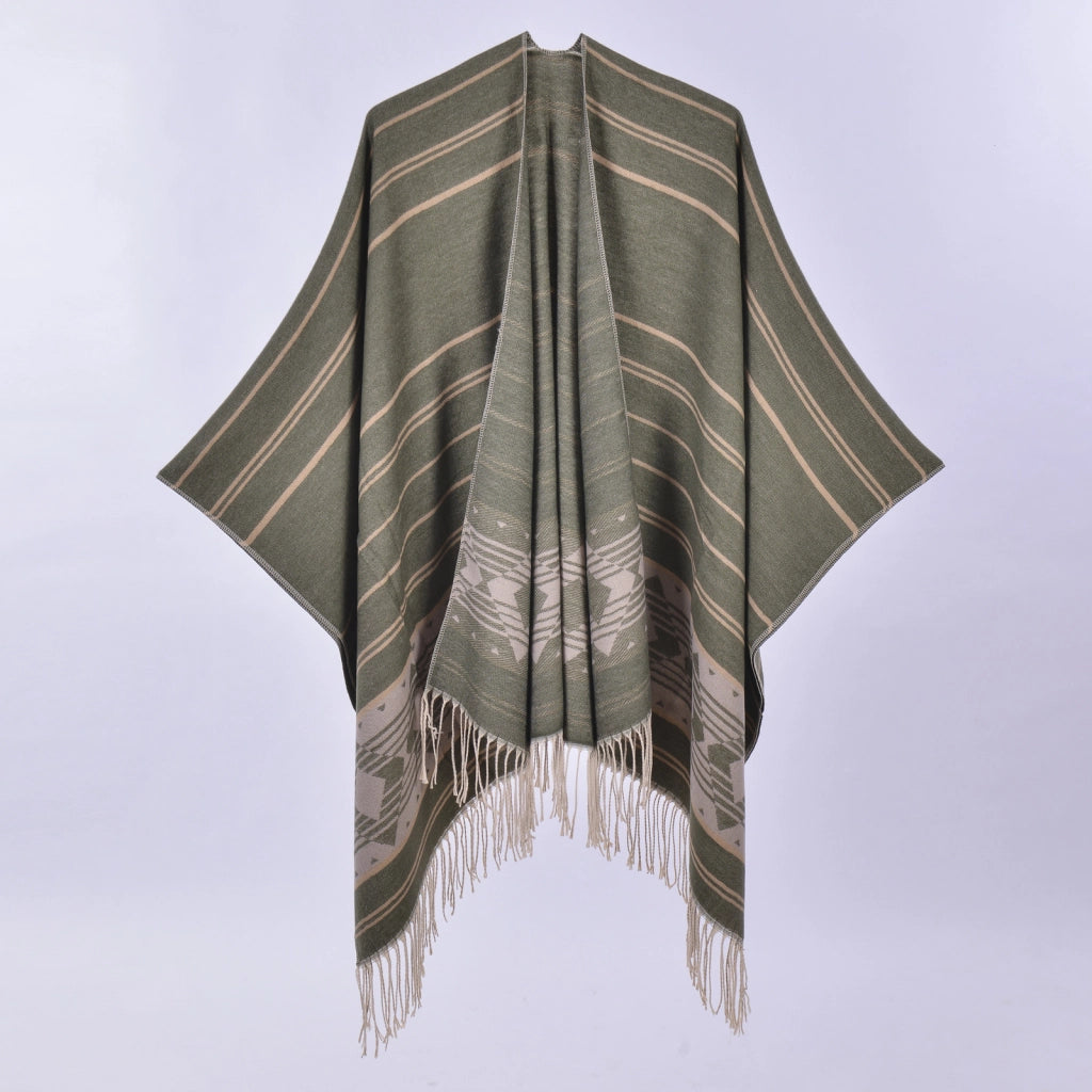 Nuovo modello di mantella/scialle in cashmere con spacchi, semplice e alla moda.