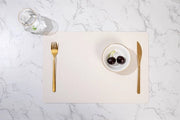 Set di 4 tappeti in pelle PU lavabili per tavolo 43 x 30, resistente al calore e antiscivolo, adatto per tavoli da cucina e salotto, beige