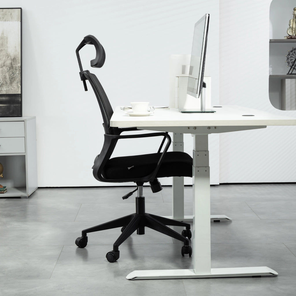 Sedia da ufficio ergonomica in mesh con poggiatesta regolabile, braccioli e funzione d'oscillazione nera