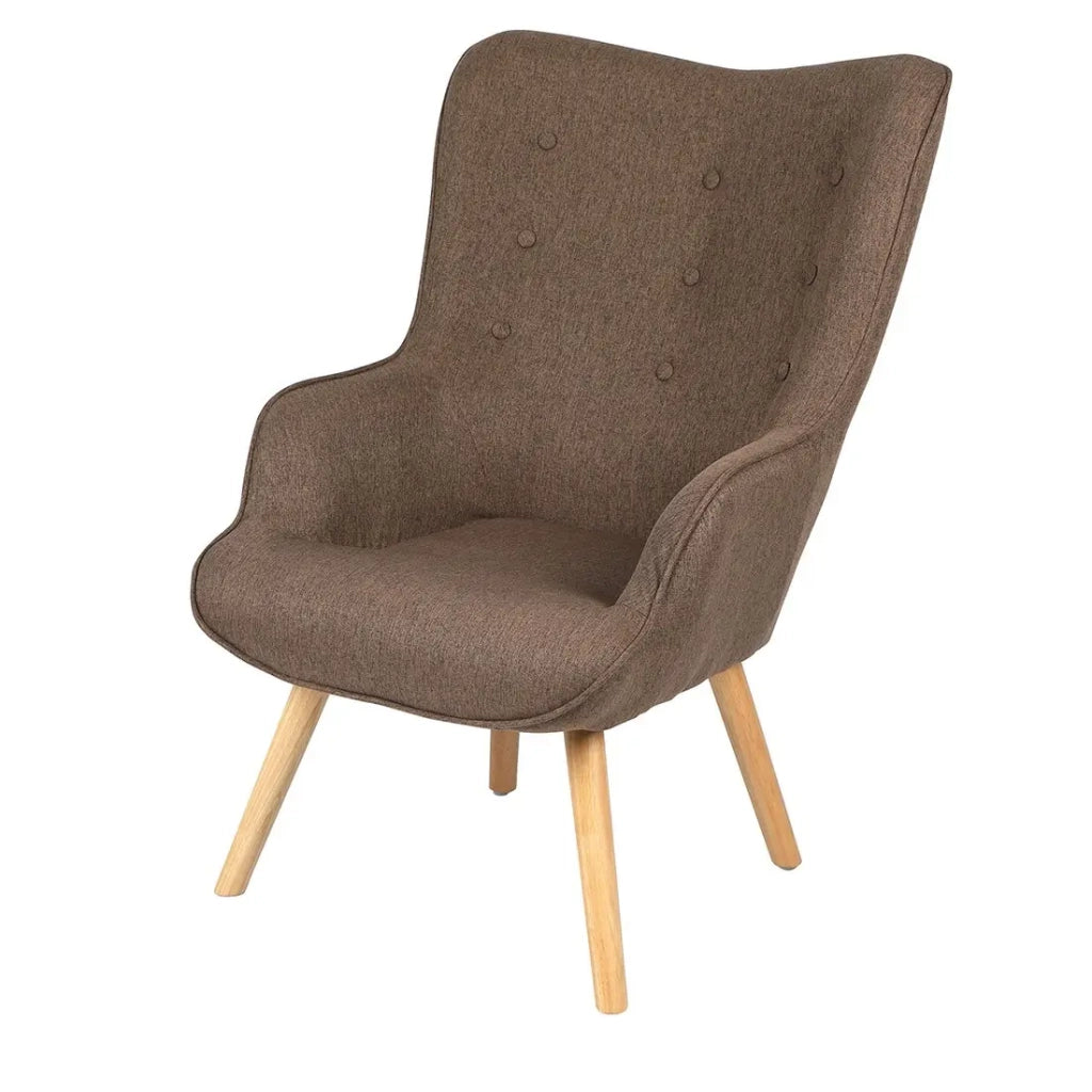 Poltrona da salotto in tessuto color tortora con piedi in legno, collezione ENJOY. Stile scandinavo.