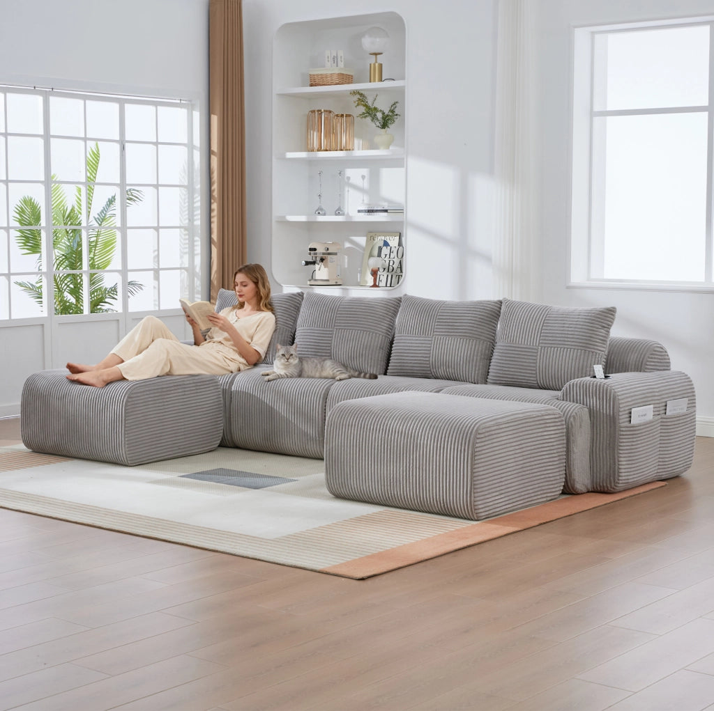 Divano modulare 4 posti in corduroy grigio chiaro con portabicchiere e tasca laterale 333x174x80 cm
