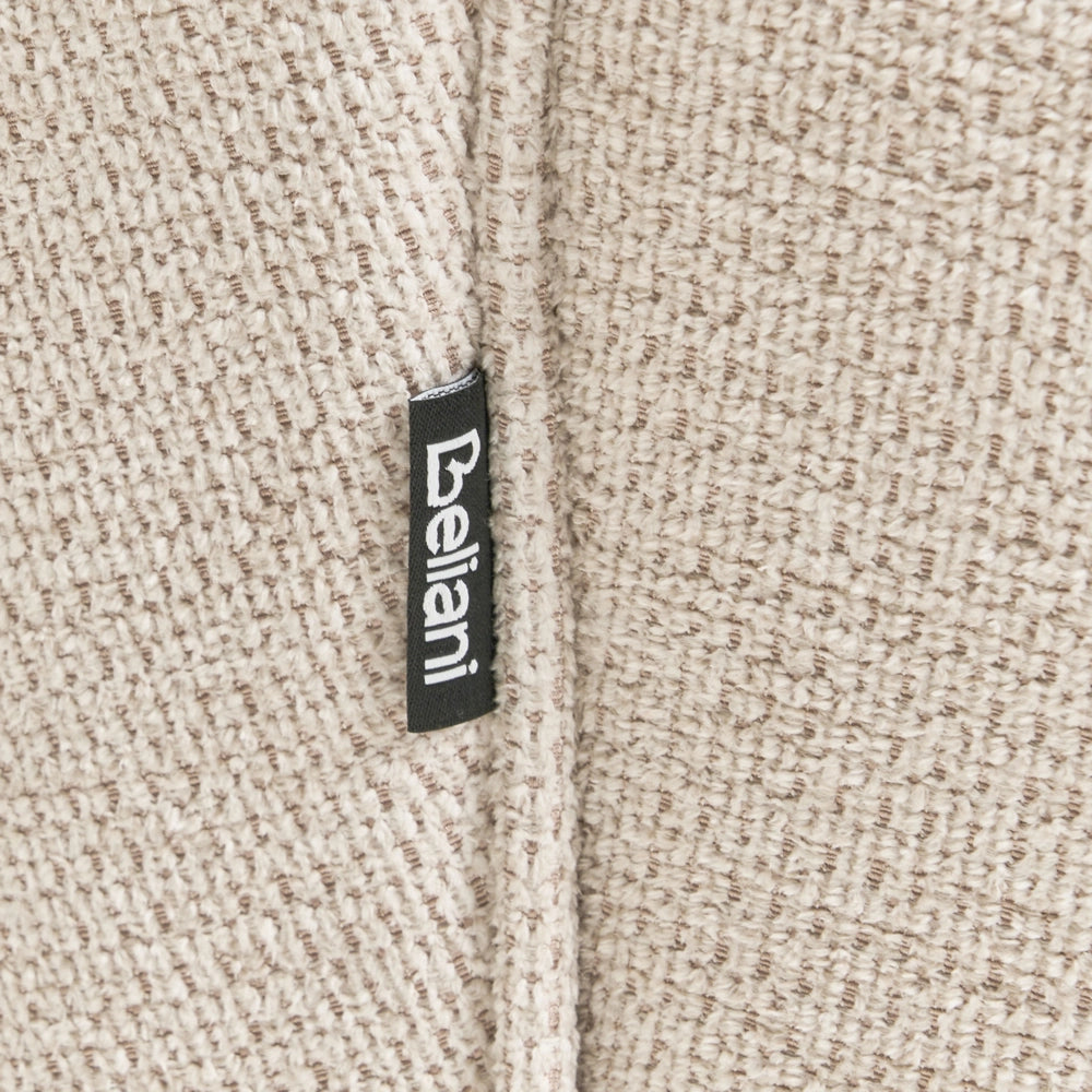 Poltrona in tessuto beige chiaro in stile retrò Rivestimento idrorepellente Gambe in legno di gomma con braccioli