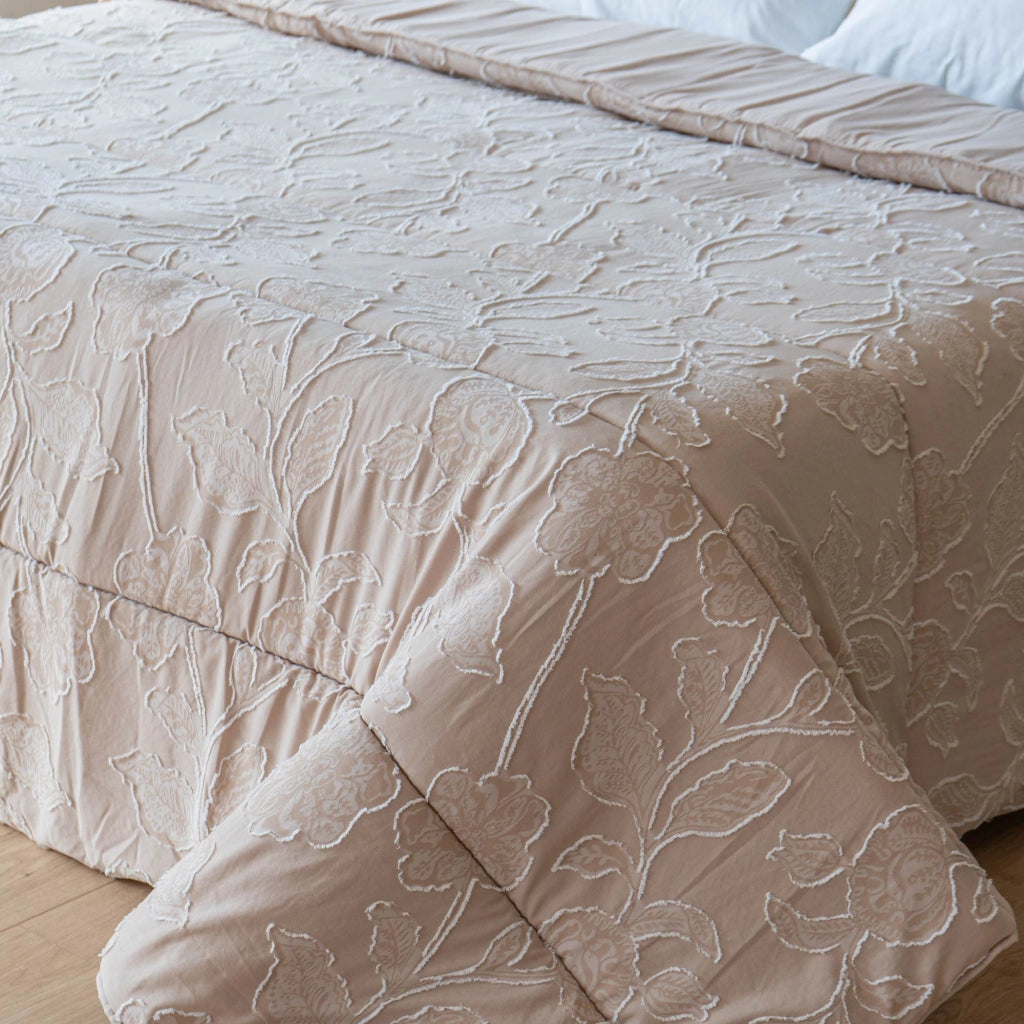 Trapunta Invernale Matrimoniale Lavorazione Jacquard Elegante Morbida Calda Prodotto Italiano 460 Grammi Piumone Due Piazze Inverno Piumino Disegno Floreale Fiori  Beige