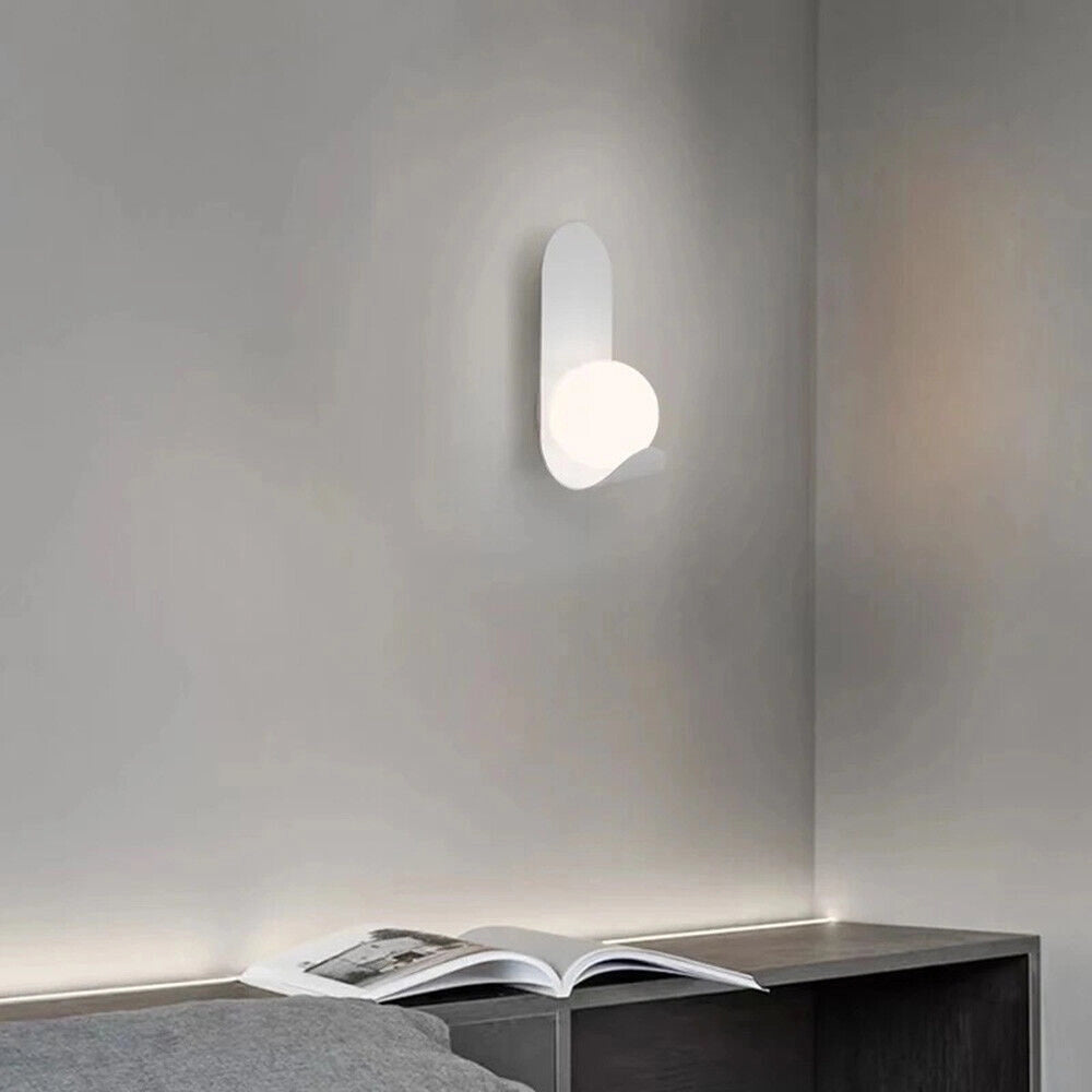 Applique da parete moderno lampada muro decorativa metallo bianco con sfera G9