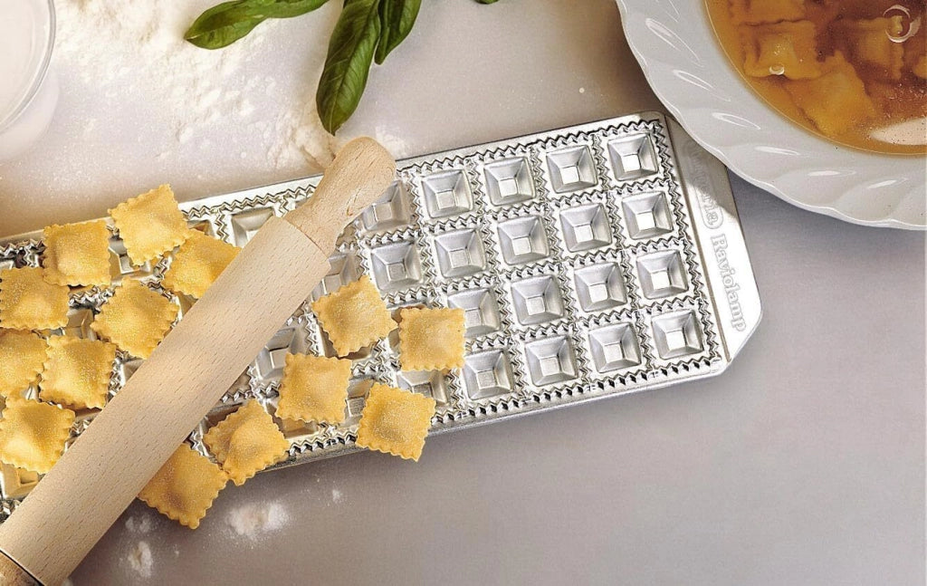 Imperia 3300 Raviolamp Stampo per Ravioli 44 Raviolini da Brodo in Alluminio con Rullo in Legno