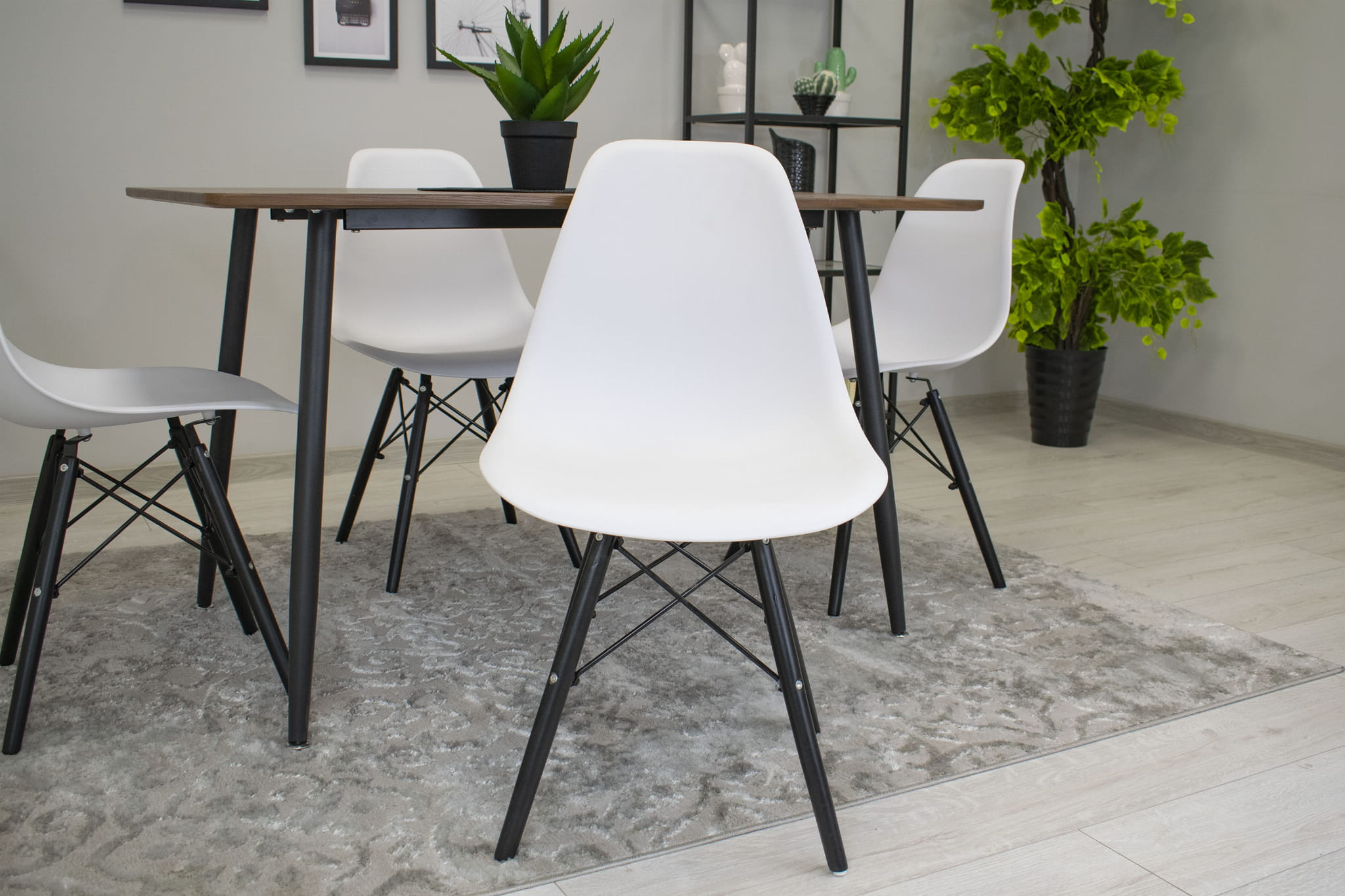 Sedia Valora OSAKA bianca gambe nere design ergonomico x4