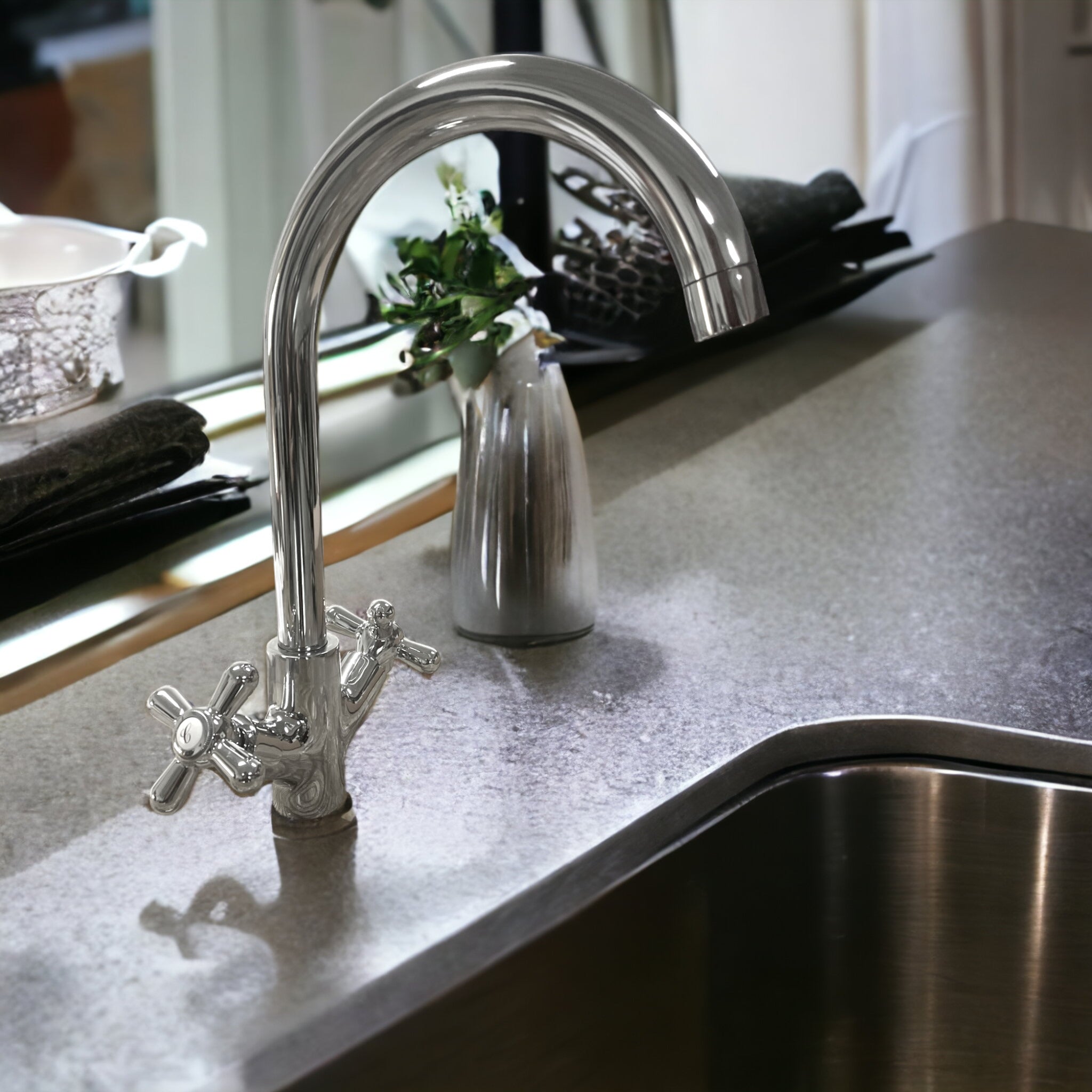 Rubinetto per bagno o cucina maniglie a croce, moderno