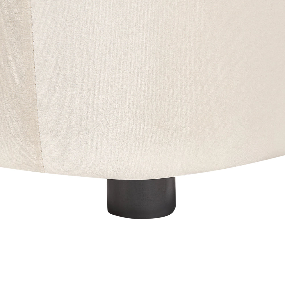 Poltrona in velluto bianco con cuscino rotondo stile glamour retrò soggiorno