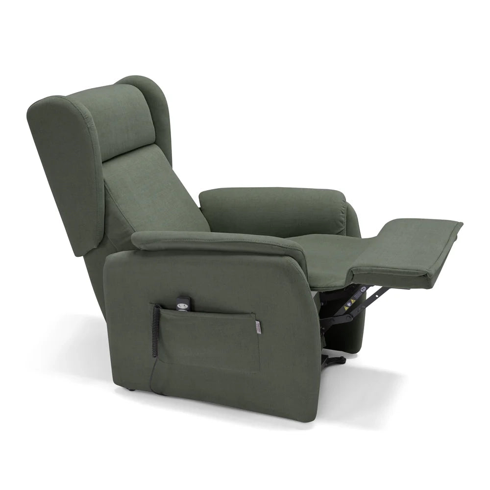 Poltrona relax elettrica FIRENZE MADE IN ITALY per anziani e disabili, 2 motori, 4 ruote, con Kit Batteria, tessuto antimacchia, colore Verde Foresta