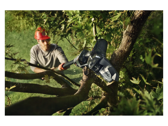 Potatore Husqvarna Aspire PE5-P4A con asta telescopica batteria e caricabatterie