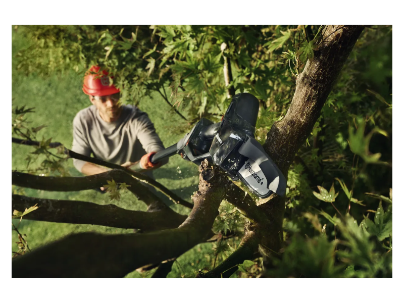 Potatore Husqvarna Aspire PE5-P4A con asta telescopica batteria e caricabatterie