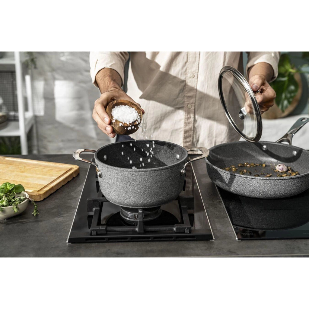 Ballarini 1007050 Salina Pentola Antiaderente 4,7 L con Coperchio in Vetro 24 cm Acciaio Inox Grigio granito colore Grigio