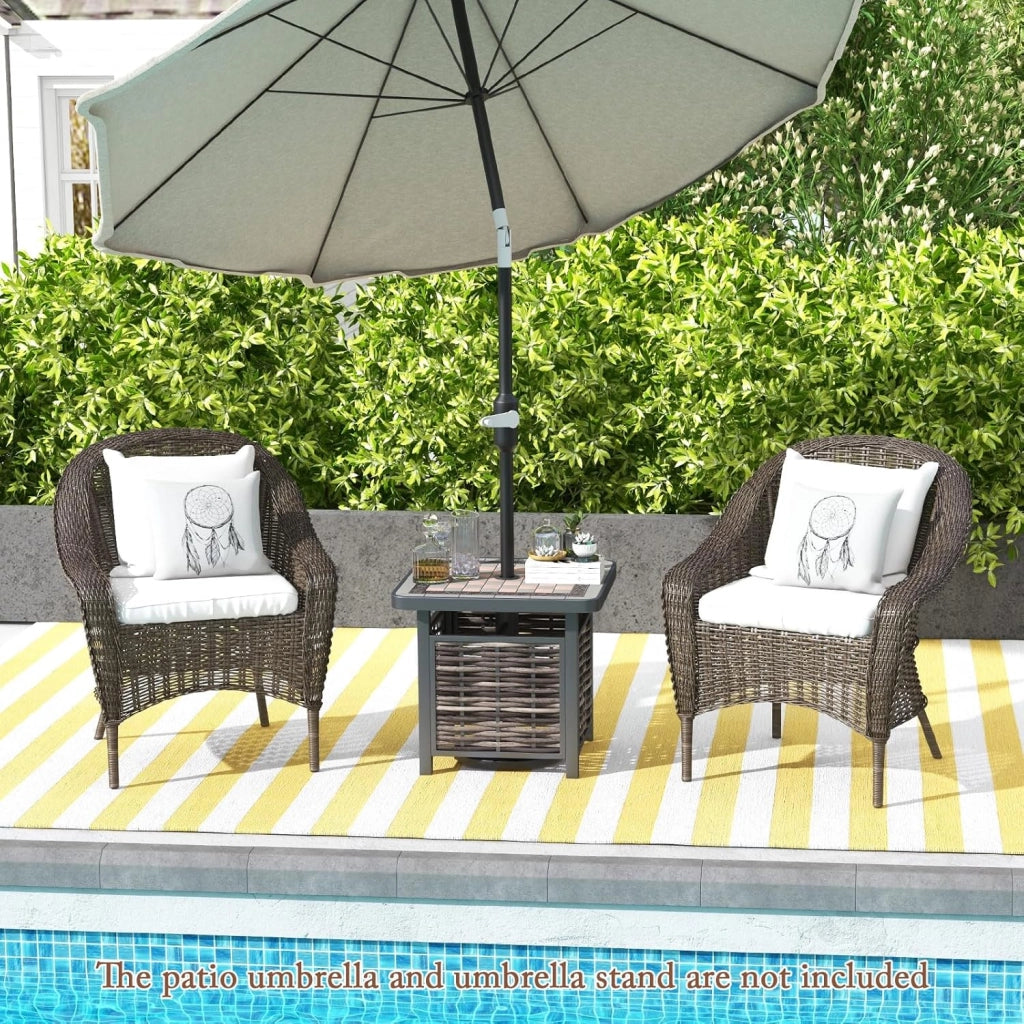 Tavolino da giardino in vimini con foro per ombrellone, tavolino da esterno con piano in resina, tavolino quadrato per giardino, cortile, terrazza, 55 x 55 x 50 cm