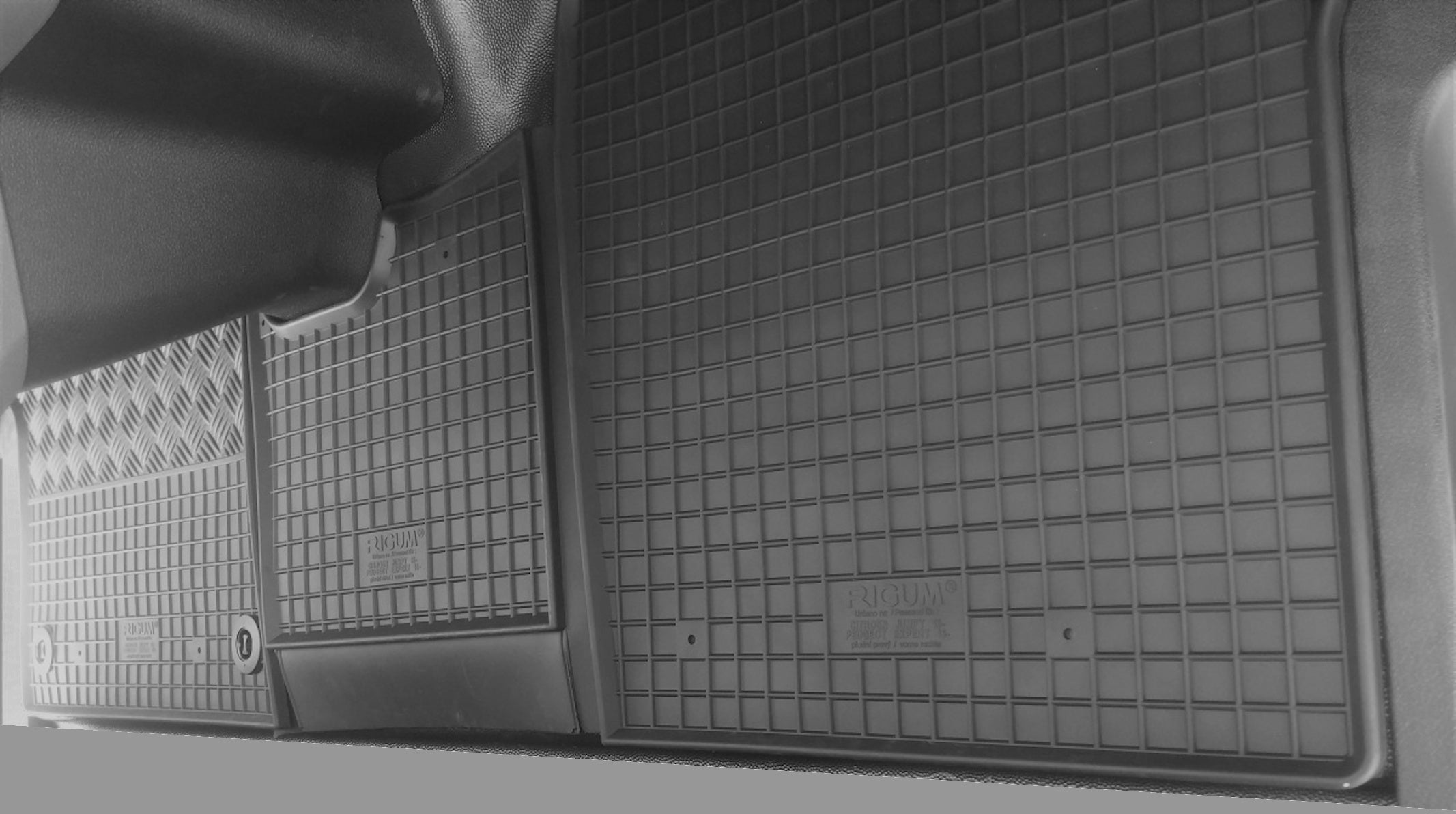 RIGUM-903911-904437-904420, Tappetini in Gomma per Citroen Jumpy dal 2016- 9 posti, Opel Vivaro dal 09/2019 - 9 posti (3