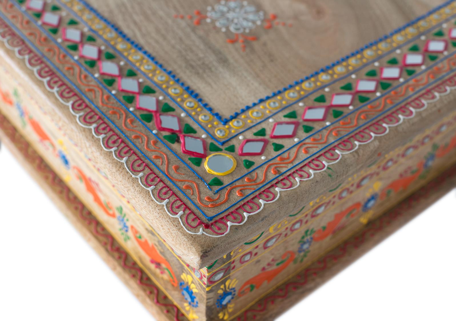 Tavolino in legno di mango con dettagli dipinti a mano