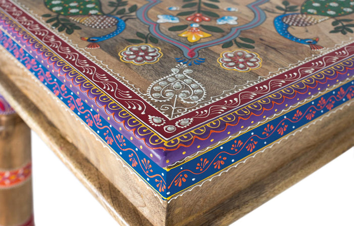 Tavolino in legno di mango con dettagli dipinti a mano