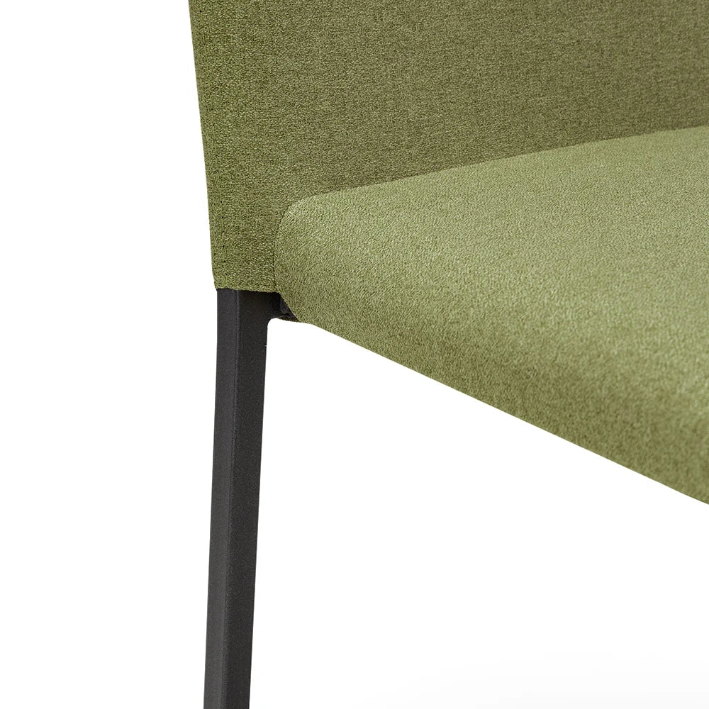 Set 6 sedie imbottita modello BETTY STYLE per interni, design moderno, gambe quadre in metallo, schienale e seduta rivestiti con tessuto morbido al tatto Verde Oliva