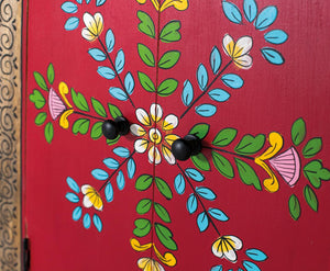 Mobile realizzati in legno di mango e MDF e dipinti a mano