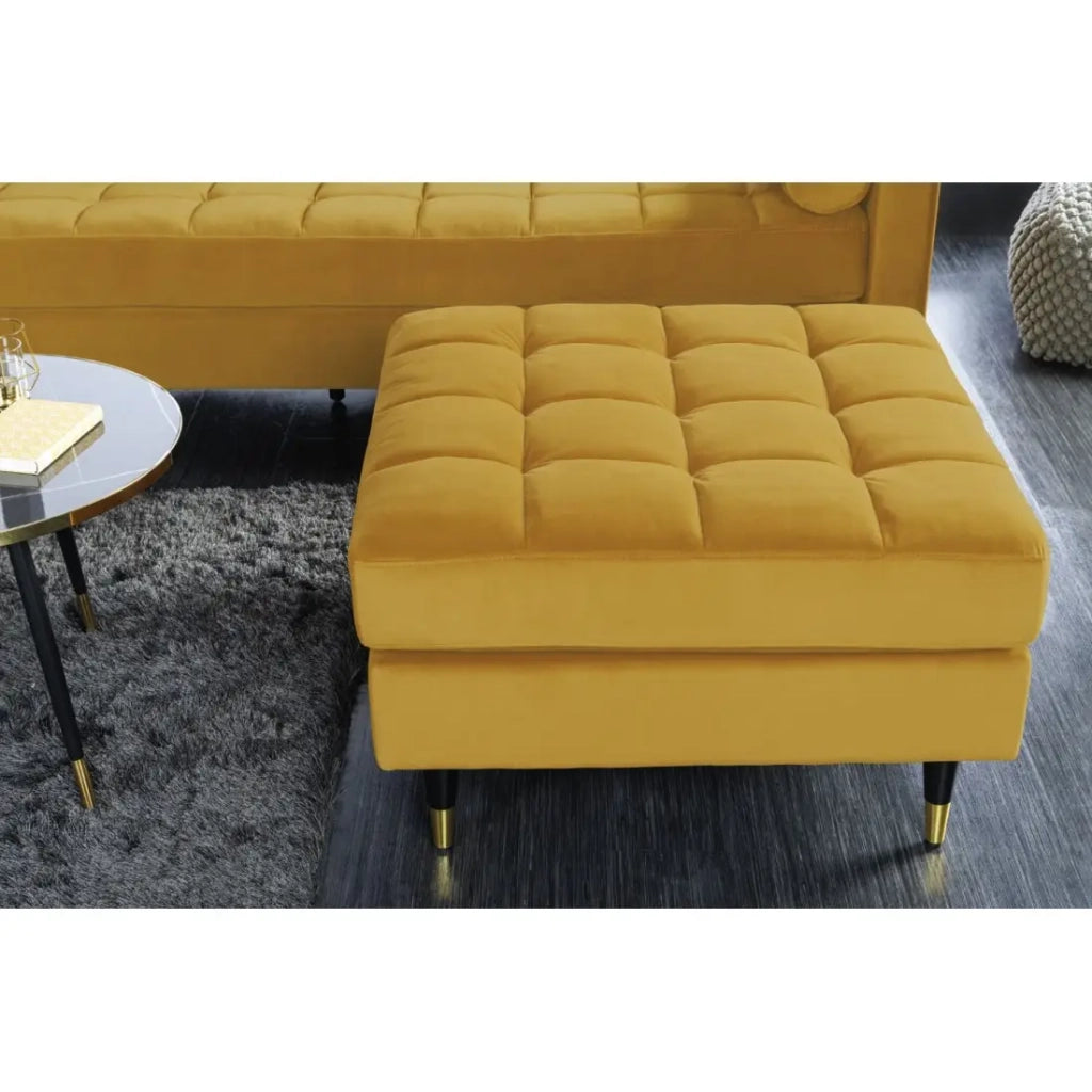 Divano ad angolo reversibile KOLIRI giallo – Divano design in velluto con pouf abbinato