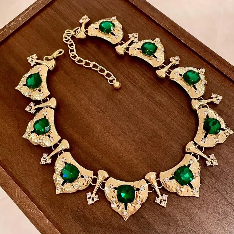 Collana vintage fatta a mano con diamanti e cristalli verdi, regalo di Natale o compleanno.