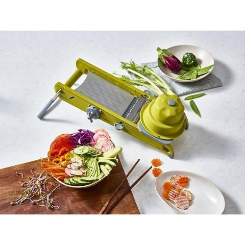 De Buyer 2015.23 Swing Plus Affettatrice Manuale Regolabile Spessore da 0.5 a 10 mm Lama Liscia e Ondulata Piedini Antiscivolo Pusher Ergonomico Colore Verde