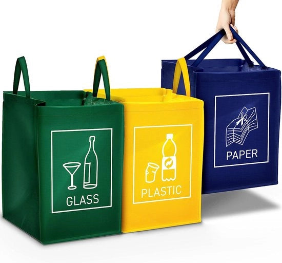 Sistema a tre sezioni per la separazione dei rifiuti per vetro, plastica e carta