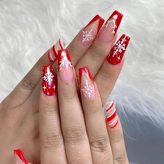 24 pezzi di unghie falso per pressione per Natale - Unghie falso invernali con fiocchi di neve e eldano - Disegni con glitter dorato, dimensione media quadrata - Manicure falso per donne