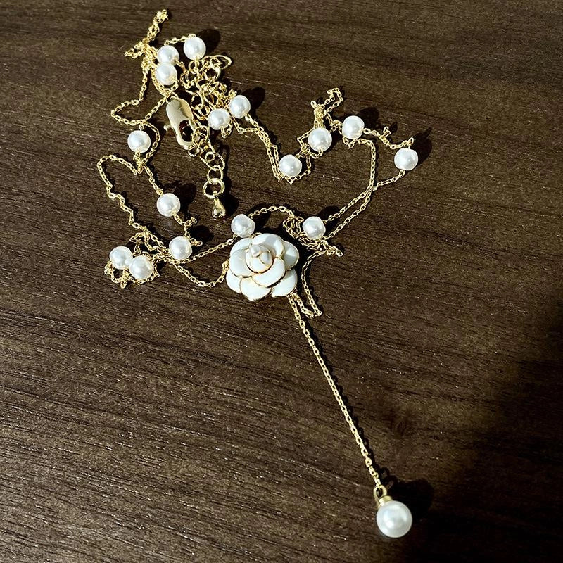 Collana vintage a doppio strato con camelia e perle, regalo di Natale o compleanno.