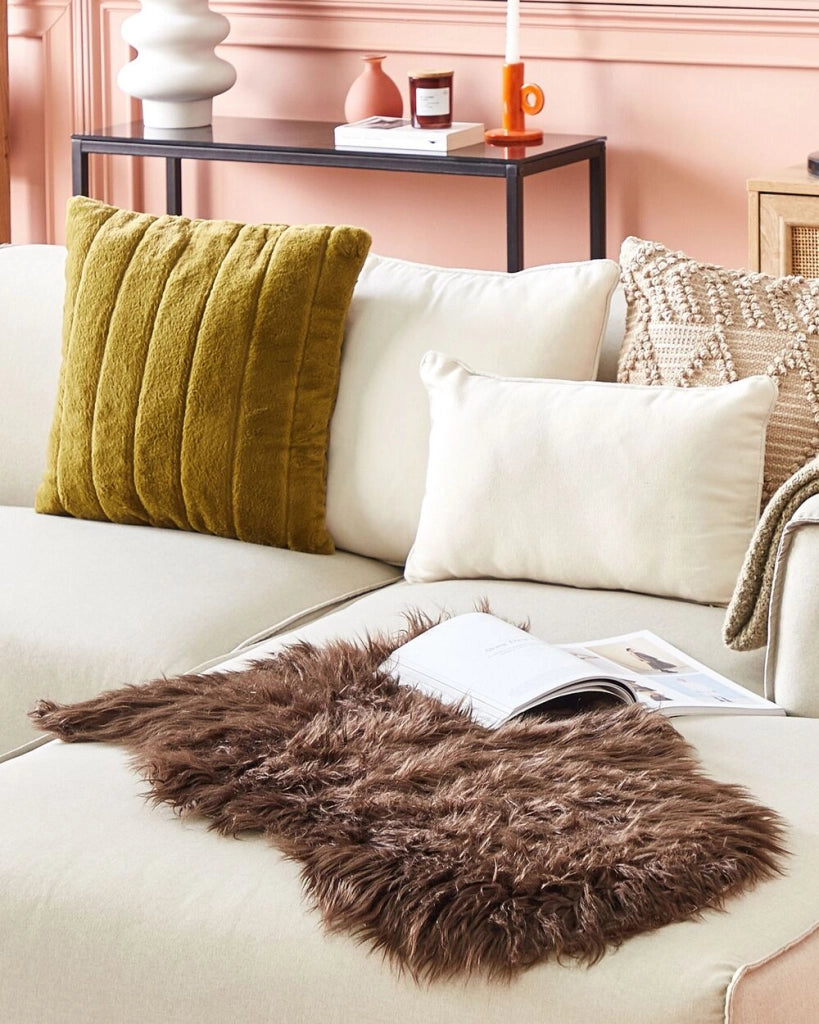 Tappeto in pelle di pecora marrone scuro 65 x 110 cm a pelo lungo naturale in stile rustico